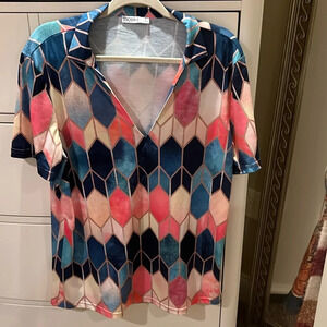Ticosa short sleeve multi-color v-neck top. Large.